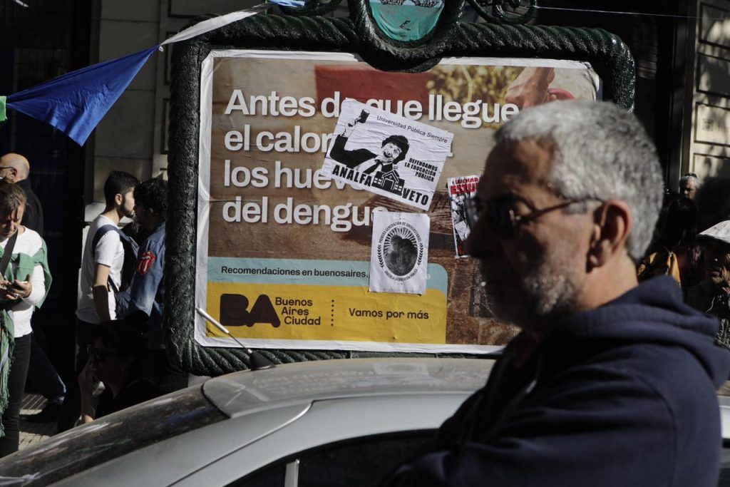Postales de la multitudinaria manifestación contra el ajuste de Milei