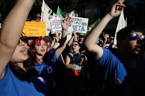 «La columna vertebral de la Nación es la educación pública»: el documento que cerró la masiva marcha universitaria
