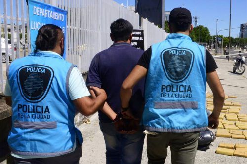 Denuncian que la policía porteña agredió a un trabajador del Hospital Borda y detuvo a dos enfermeros