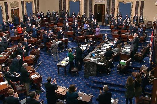El Senado de EEUU sancionó una resolución para poner fin a la guerra contra Irán