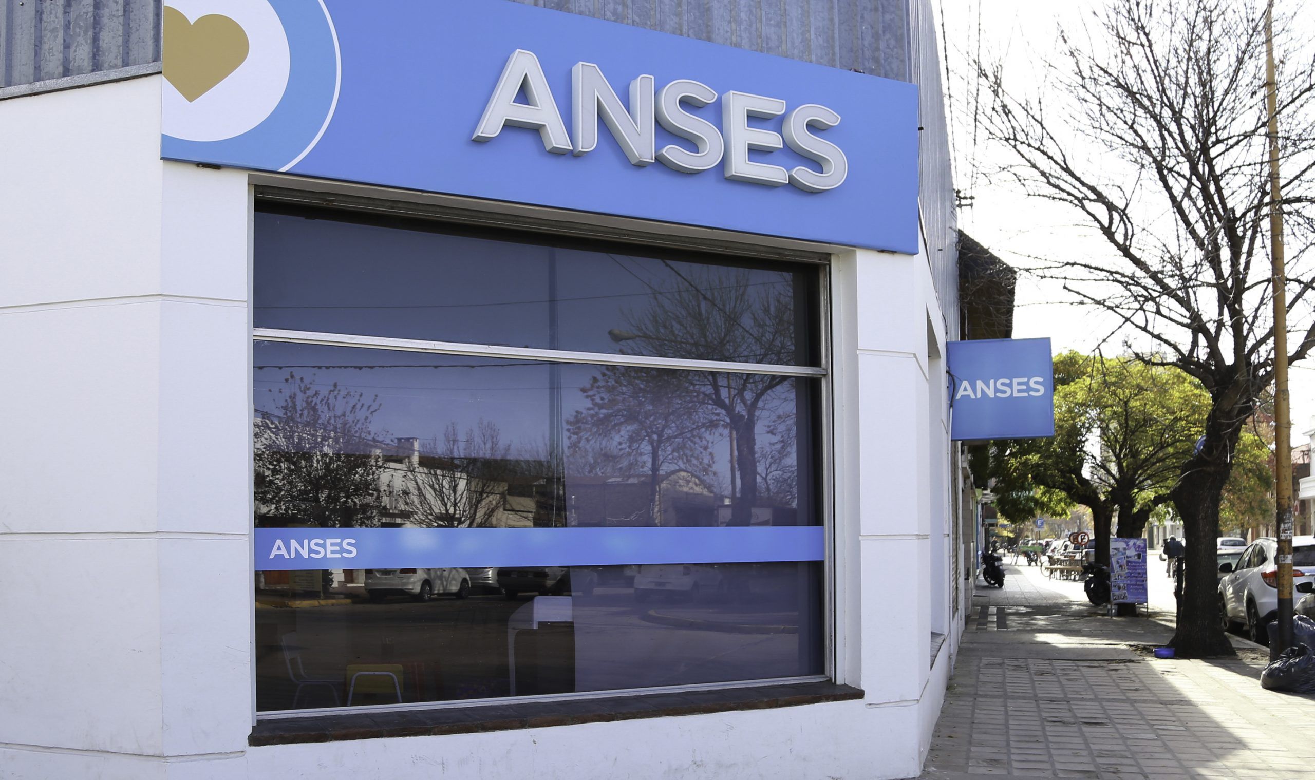 La ANSES elimina la asignación familiar a los que cobran más de 2,4 millones de pesos