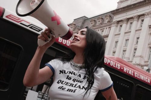 Tras la amenaza de bomba en su show en San Juan, Lali señaló a Milei: “Esto es lo que generan los discursos de odio”