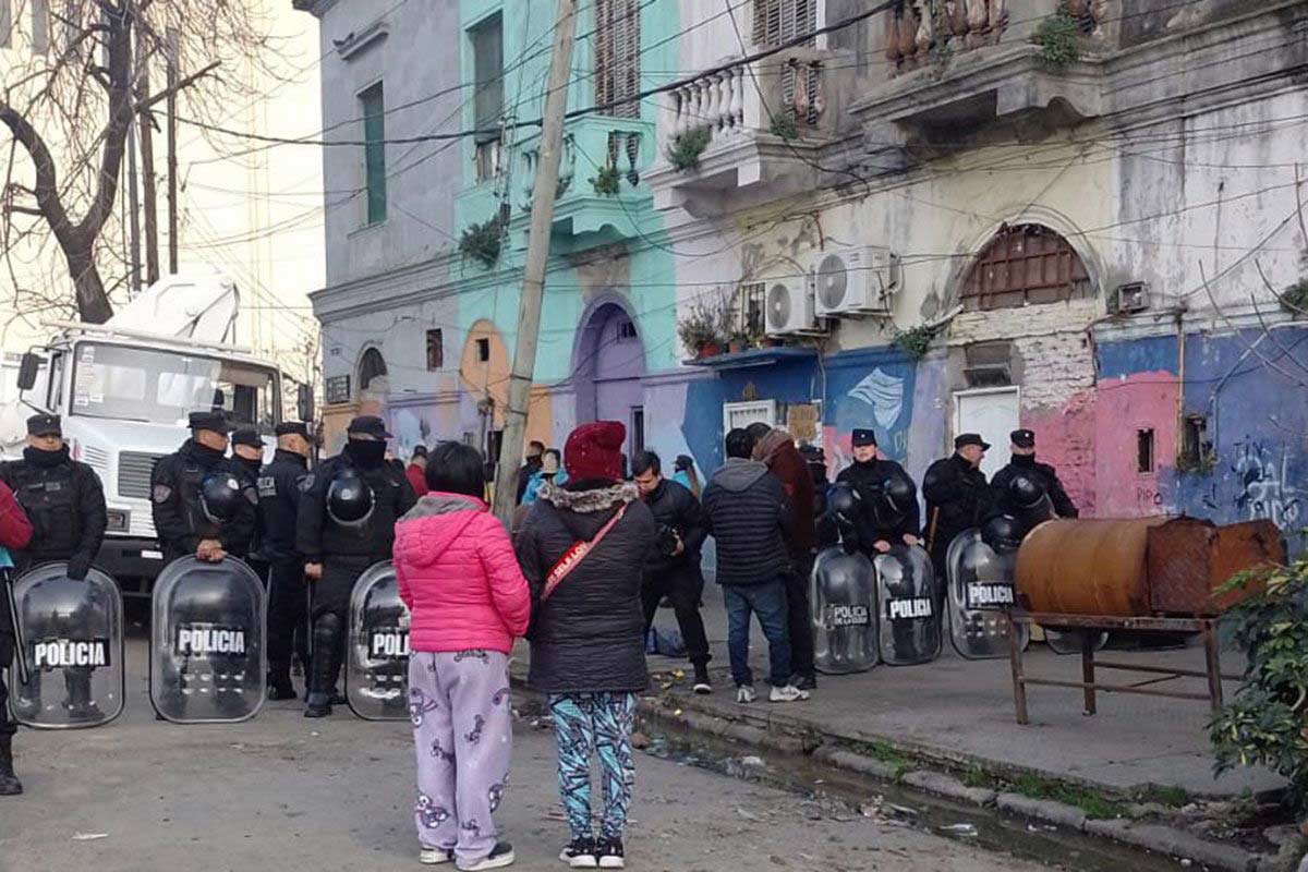 Jorge Macri ya desalojó a casi 4.500 personas, entre ellas 1.400 niños y niñas