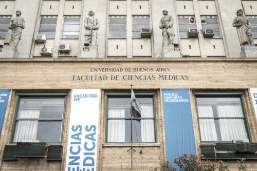 Otro ataque del gobierno a los residentes: «Sacamos 86 puntos y se nos acusa de un fraude que no fue demostrado»