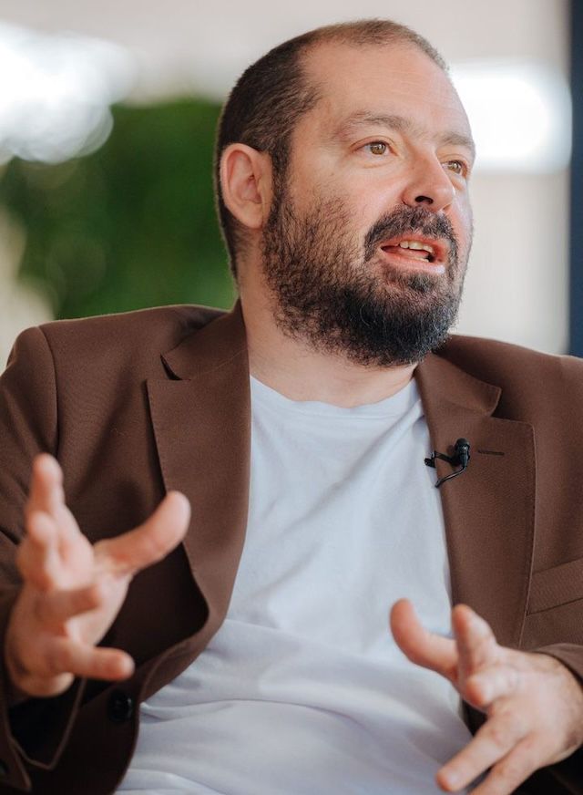 Hernán Rosselli: “El capitalismo le robó el negocio a las apuestas clandestinas y ahora explota a los pibitos”