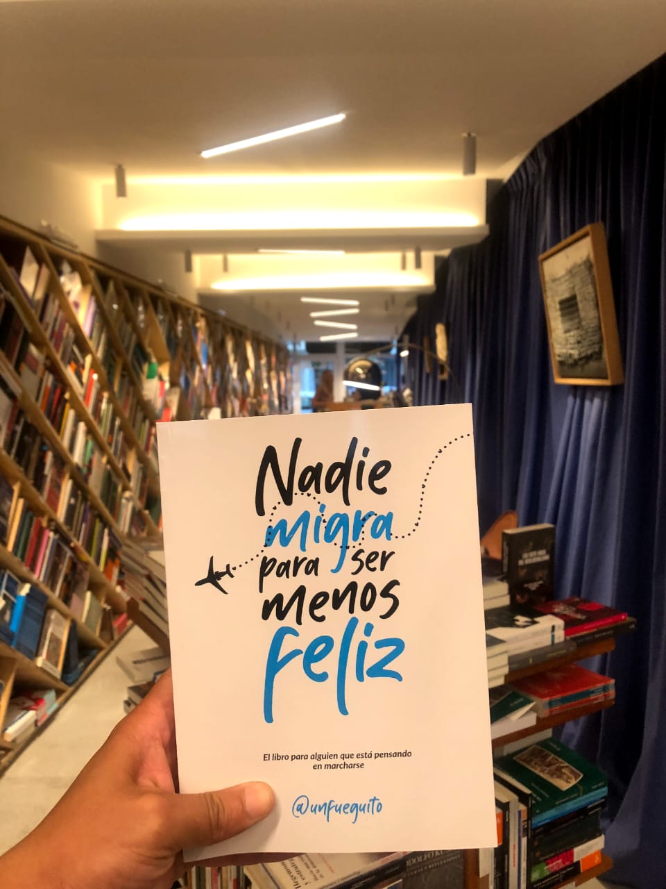 "Nadie migra para ser menos feliz", el libro que responde las preguntas más habituales de quienes piensan en irse