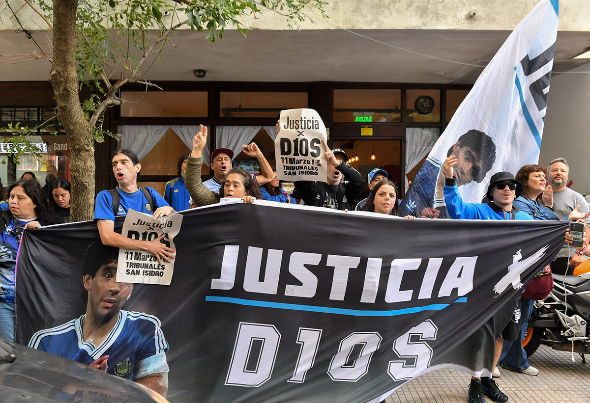 La trastienda del juicio por la muerte del Diego: el pueblo maradoniano clamó justicia frente al Tribunal