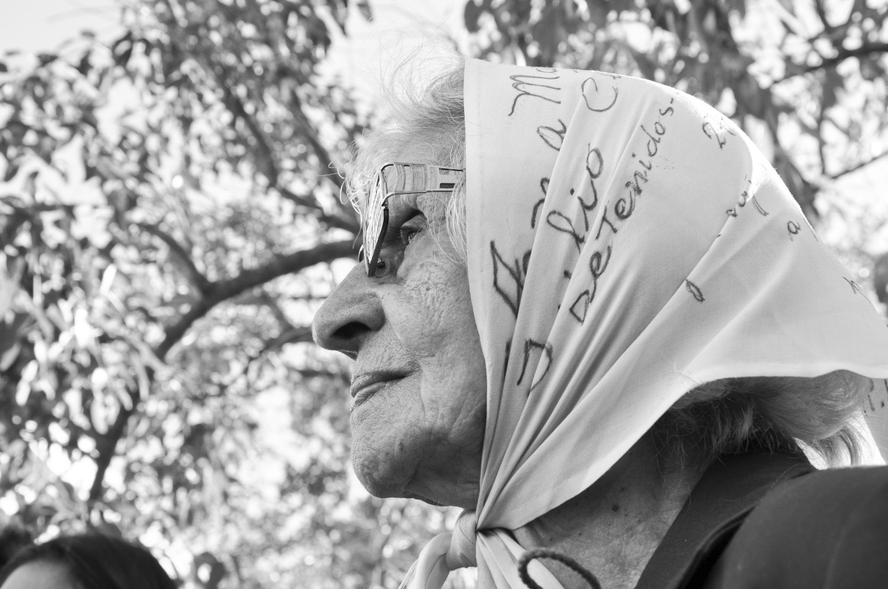 Presentan el libro sobre la vida y lucha de Mirta Acuña de Baravalle, fundadora de Madres y de Abuelas de Plaza de Mayo