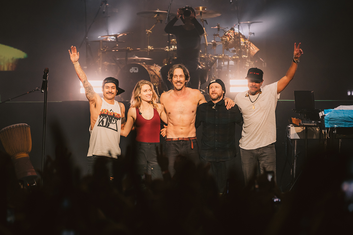Incubus deslumbró con la potencia y nostalgia de sus temas más emblemáticos
