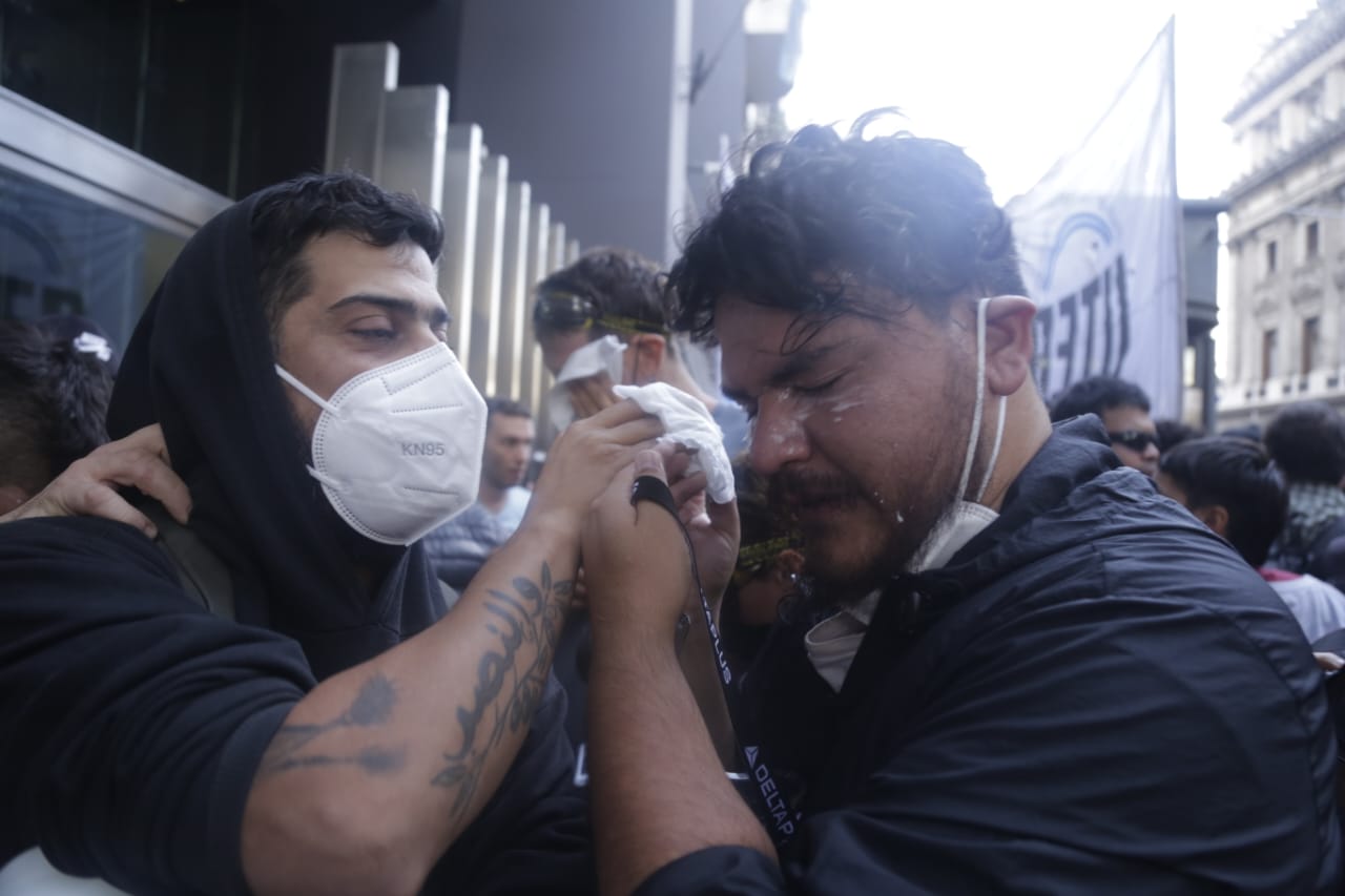 Los jubilados marcharon de Congreso a Plaza de Mayo contra el ajuste y la represión 