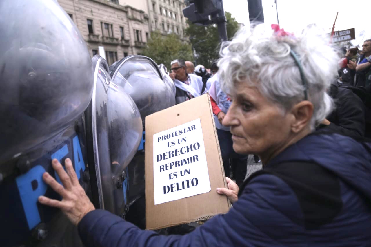 Otro miércoles de lucha de los jubilados y fuerte represión de las fuerzas de Patricia Bullrich