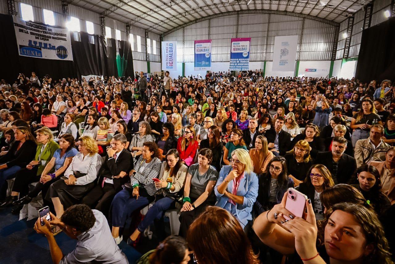 Un freno a la motosierra: el encuentro que cuestionó las políticas de Milei contra las mujeres y diversidades 1 Un freno a la motosierra: el encuentro que cuestionó las políticas de Milei contra las mujeres y diversidades