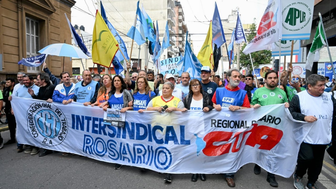 El tercer paro contra Javier Milei se sintió fuerte en todo el país: calles desiertas, cortes y ollas populares