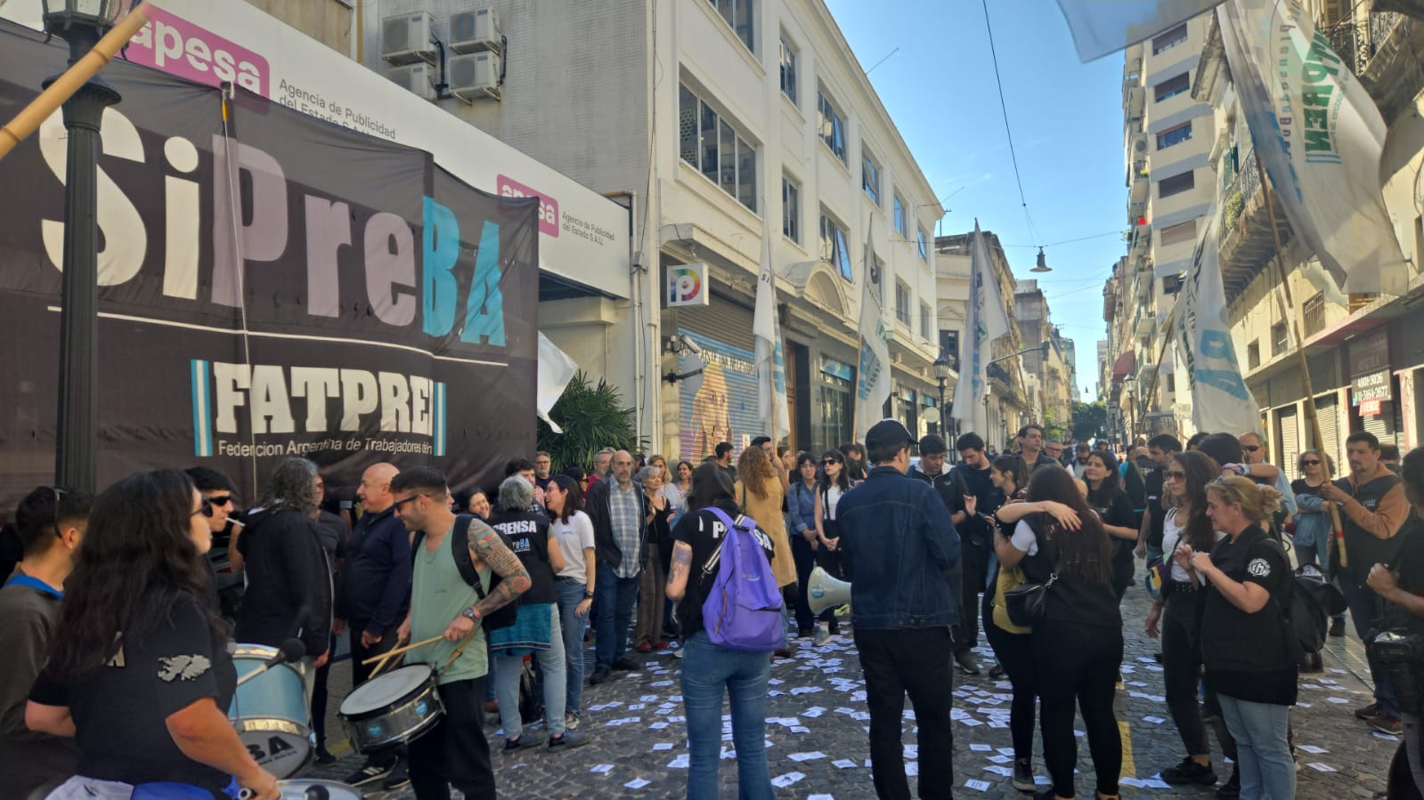 El SiPreBA llevó su lucha por el salario a Perfil y Clarín