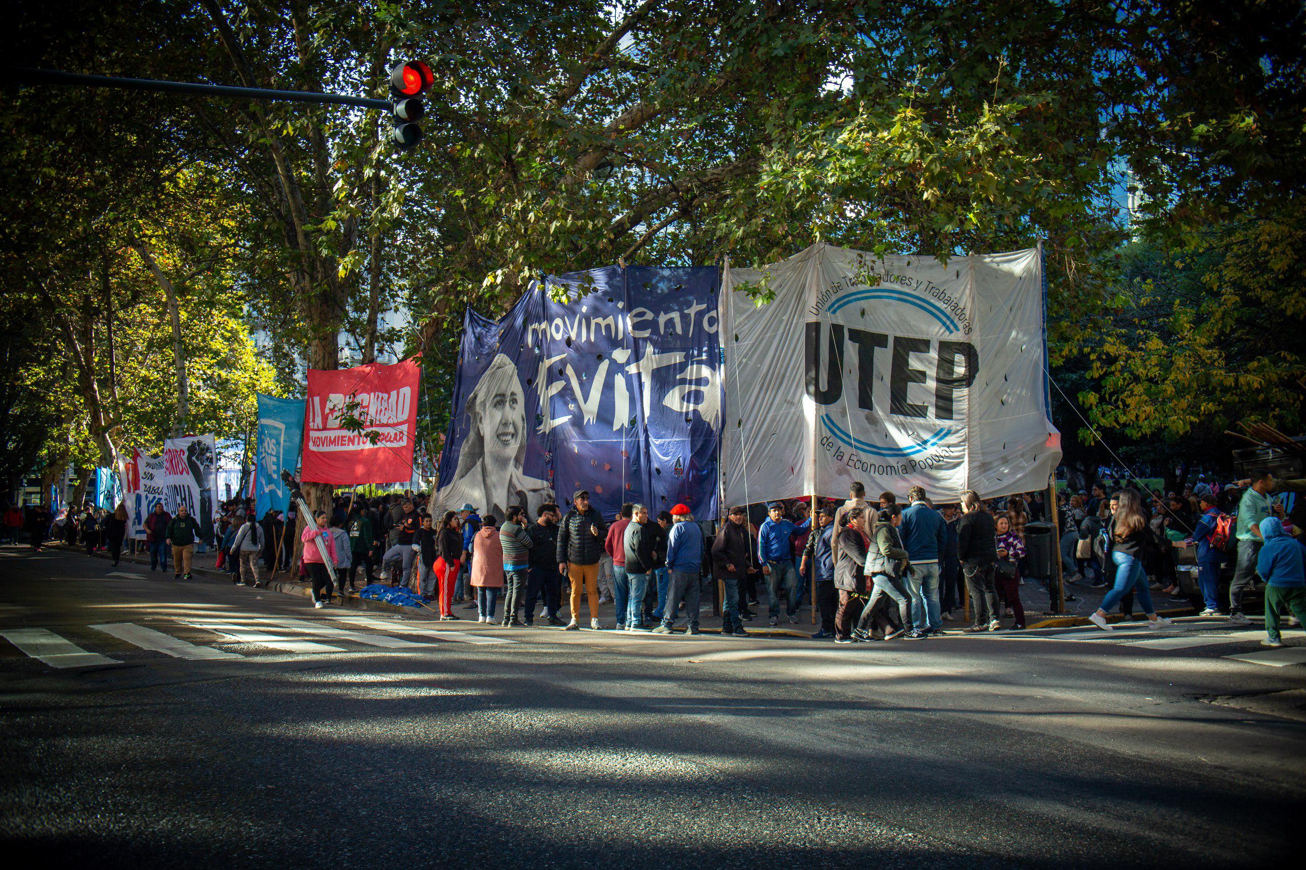 Más de 40 organizaciones sociales se unieron en las calles para reclamar por salario y trabajo