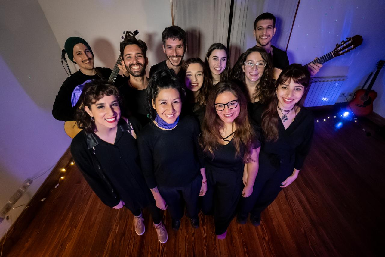 «Todo se hunde en la noche», apagar la luz para volver a escuchar
