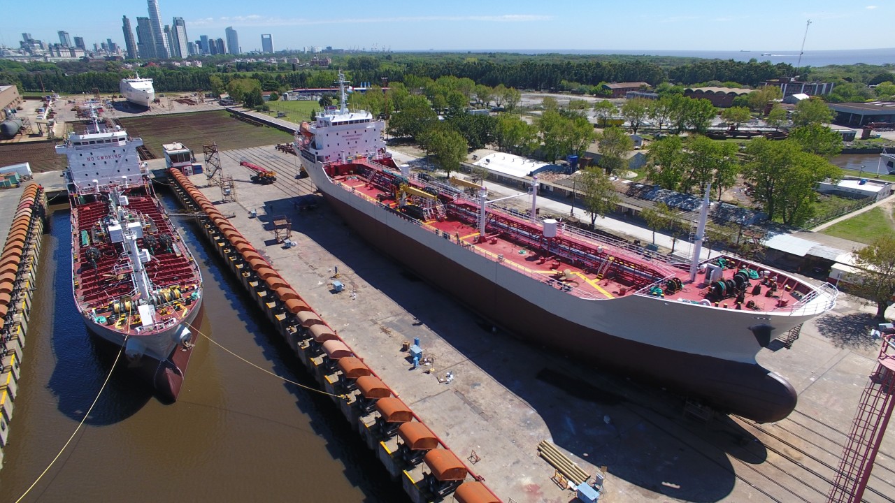 A quién beneficia la desregulación de la marina mercante, astilleros y gremios