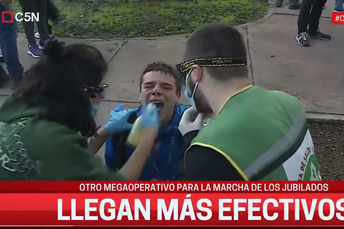 Patricia Bullrich reprimió otra vez a los jubilados y  ya no los deja ni llevar adelante la protesta