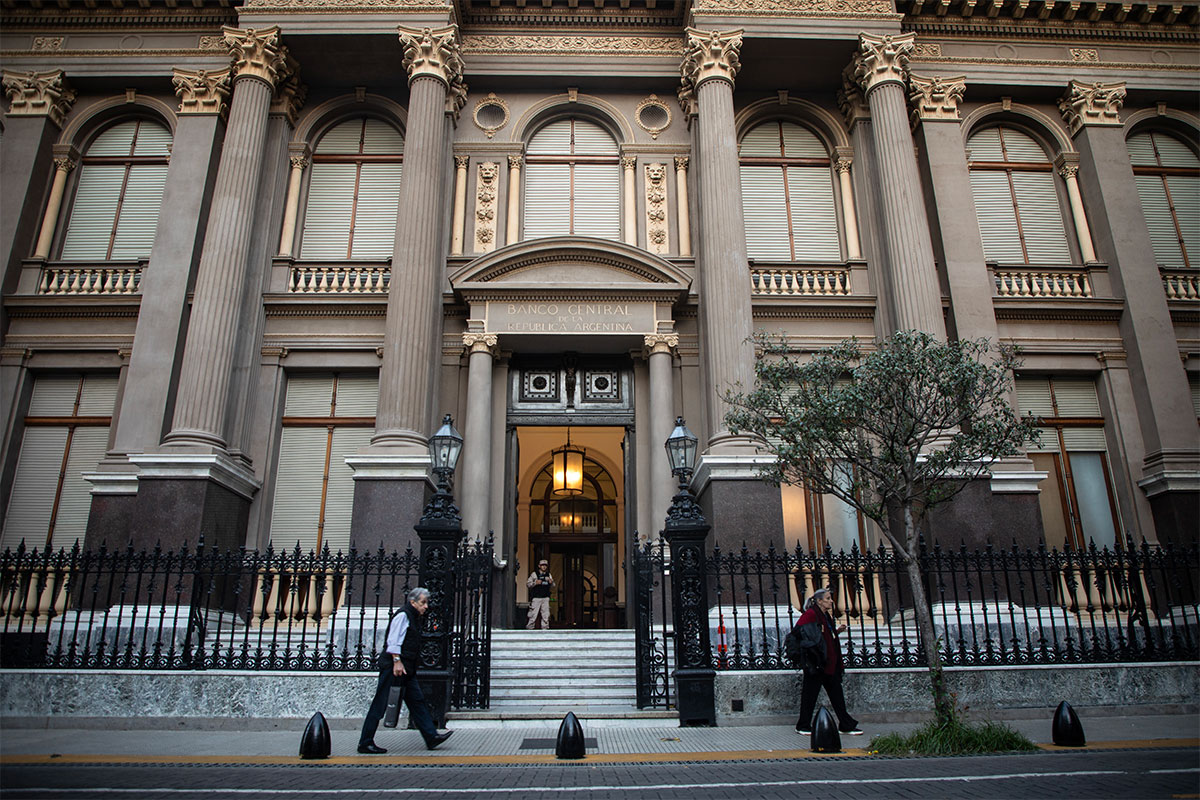 En busca de los dólares perdidos