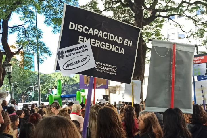 Ciudad acusó a Nación por el riesgo de cierre de 142 instituciones que trabajan con personas con discapacidad