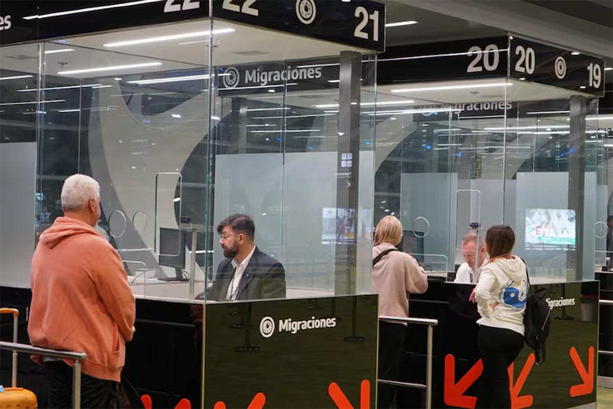 El Gobierno endurece la política migratoria y restringe el acceso a salud y educación