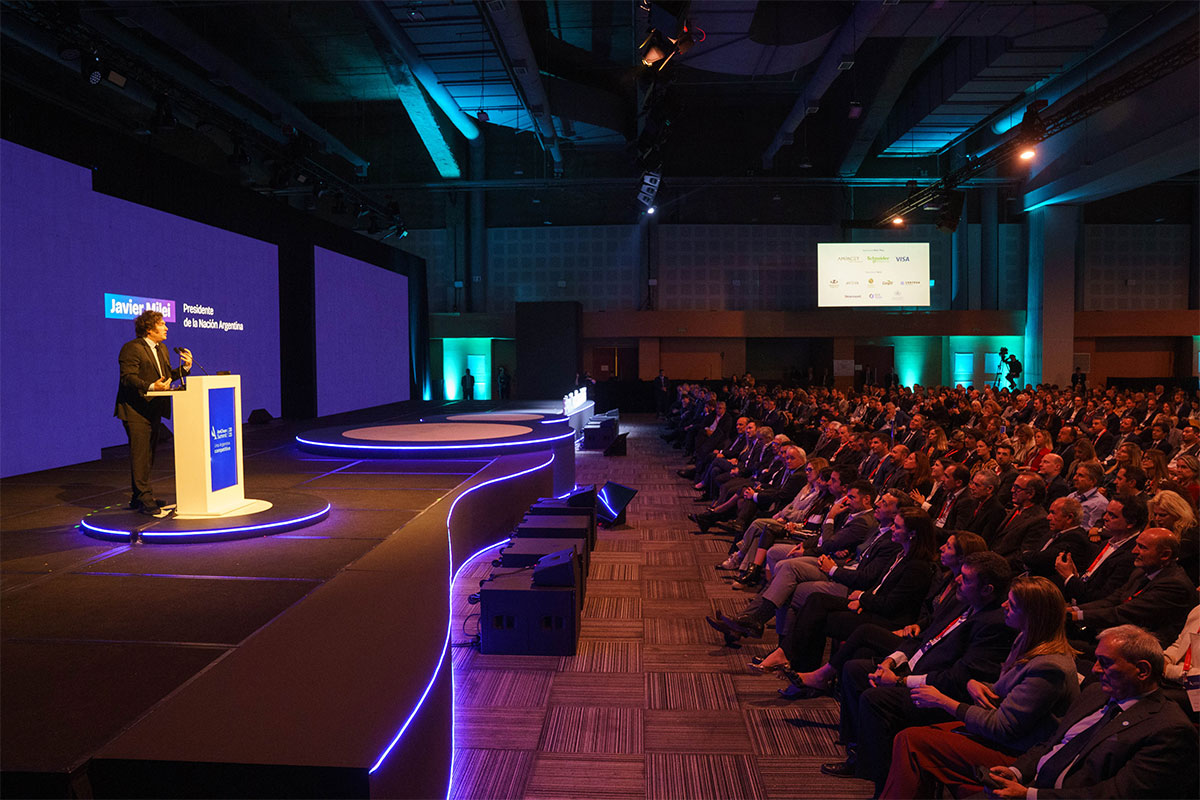 El gobierno refuerza con decretos su ofensiva contra trabajadores y sindicatos