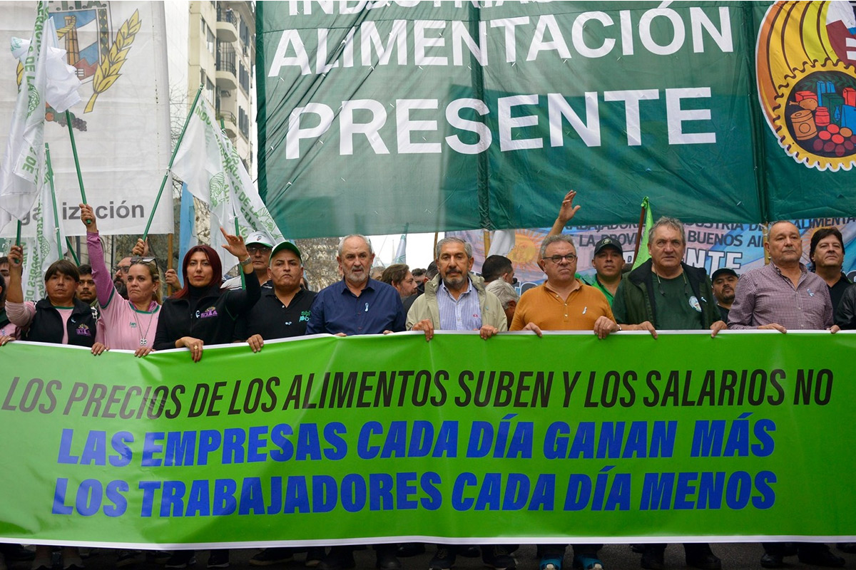 Brote de luchas de trabajadores enfrenta el techo salarial que pretende imponer el gobierno