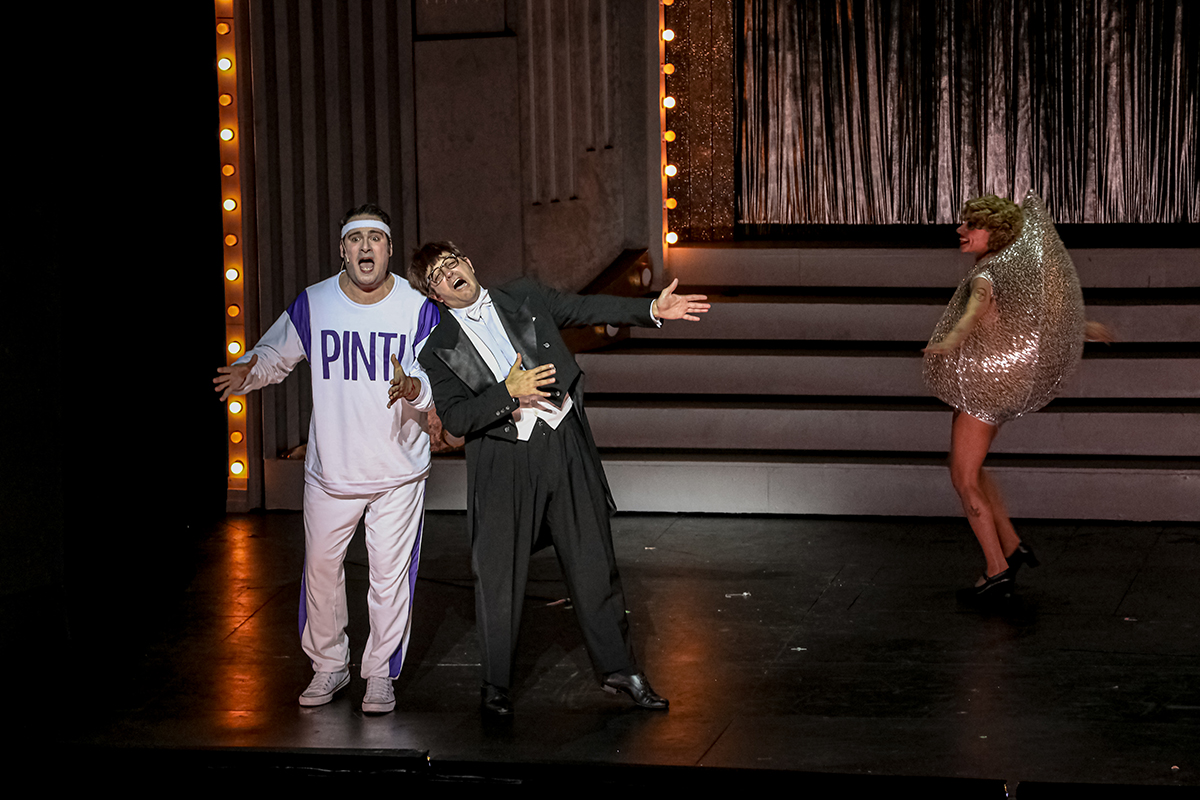 "La revista del Cervantes", el regreso de la sátira política y el arte de reírnos de lo que más duele