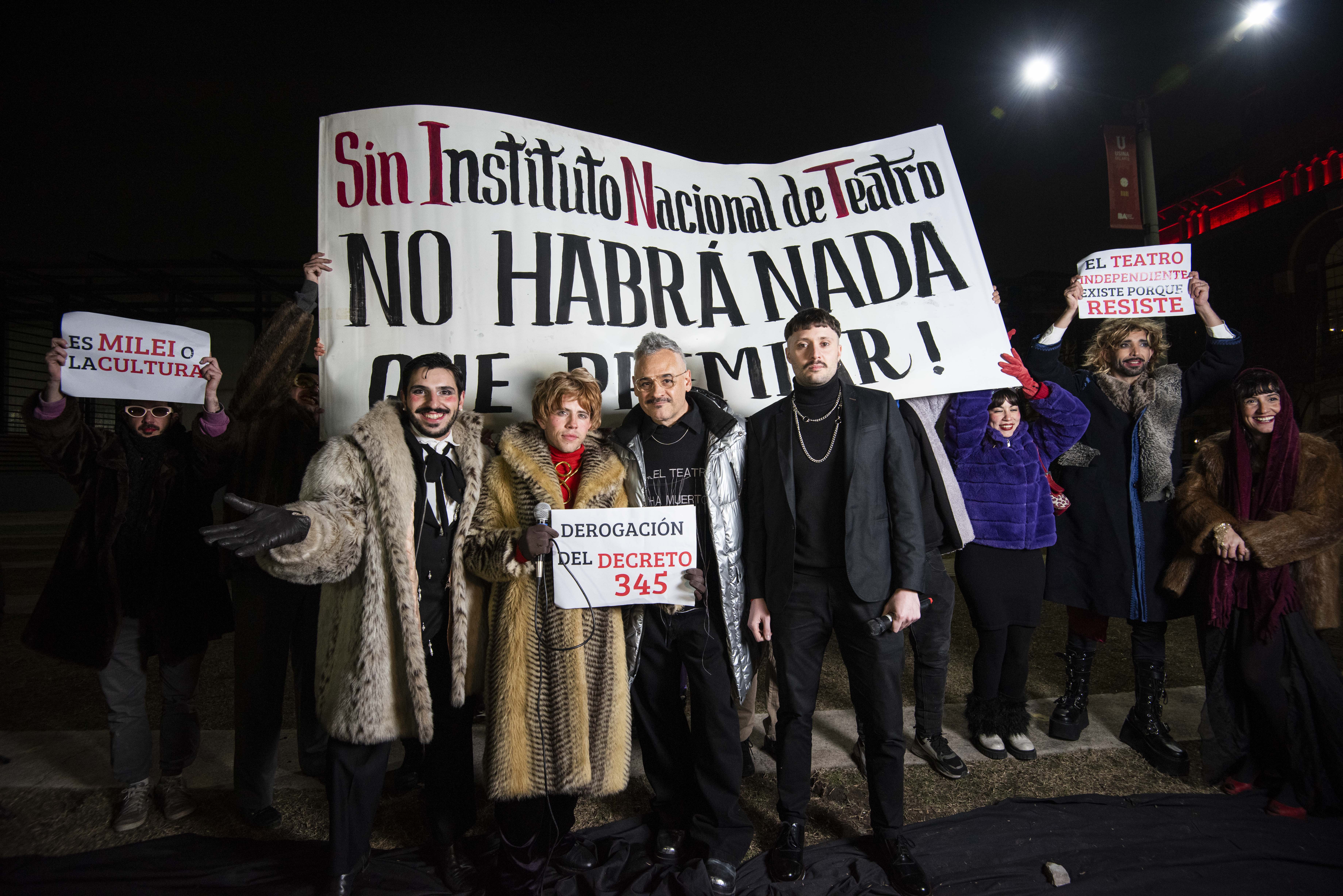 «Black carpet», otra de las estrategias en defensa del Instituto Nacional del Teatro