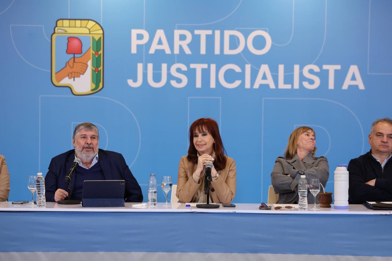 A la espera del fallo de la Corte, senadores de Unión por la Patria mostraron su respaldo a Cristina
