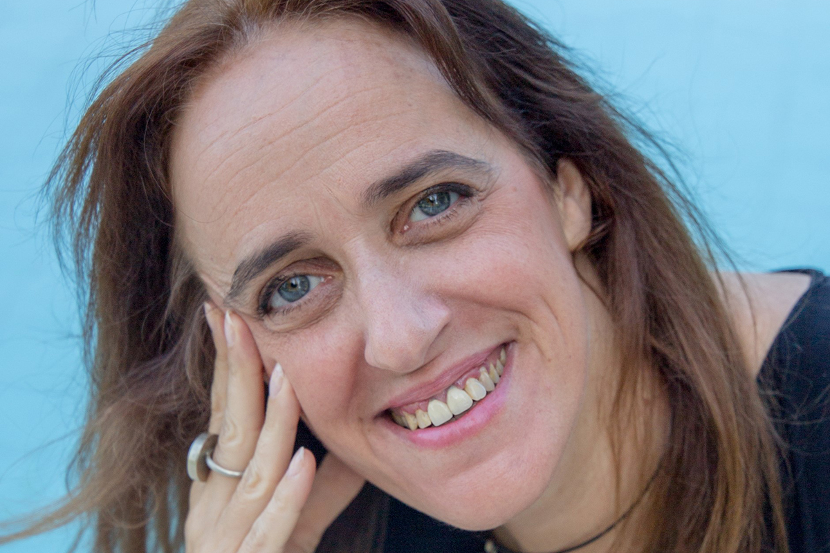 Gabriela Mayer: "Mis impulsos y obsesiones me llevan a escribir"