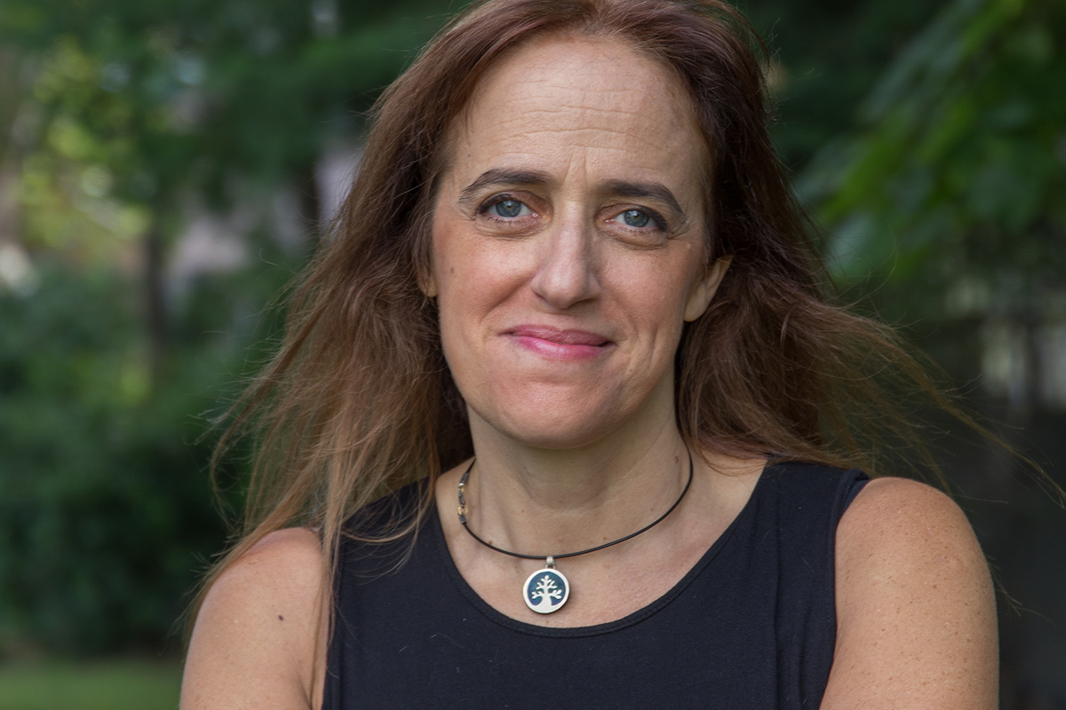 Gabriela Mayer: «Mis impulsos y obsesiones me llevan a escribir»