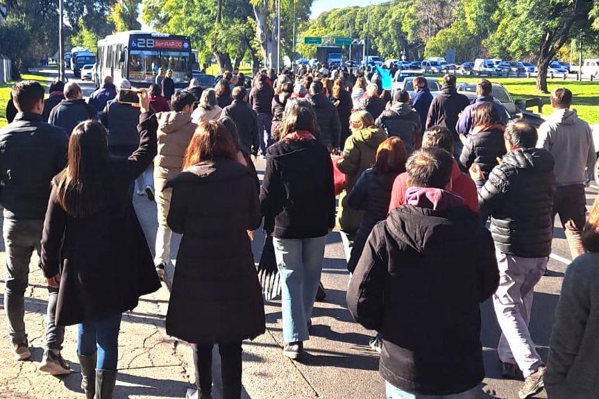 Trabajadores del INTI: “Cortamos la General Paz como una medida de fuerza urgente”