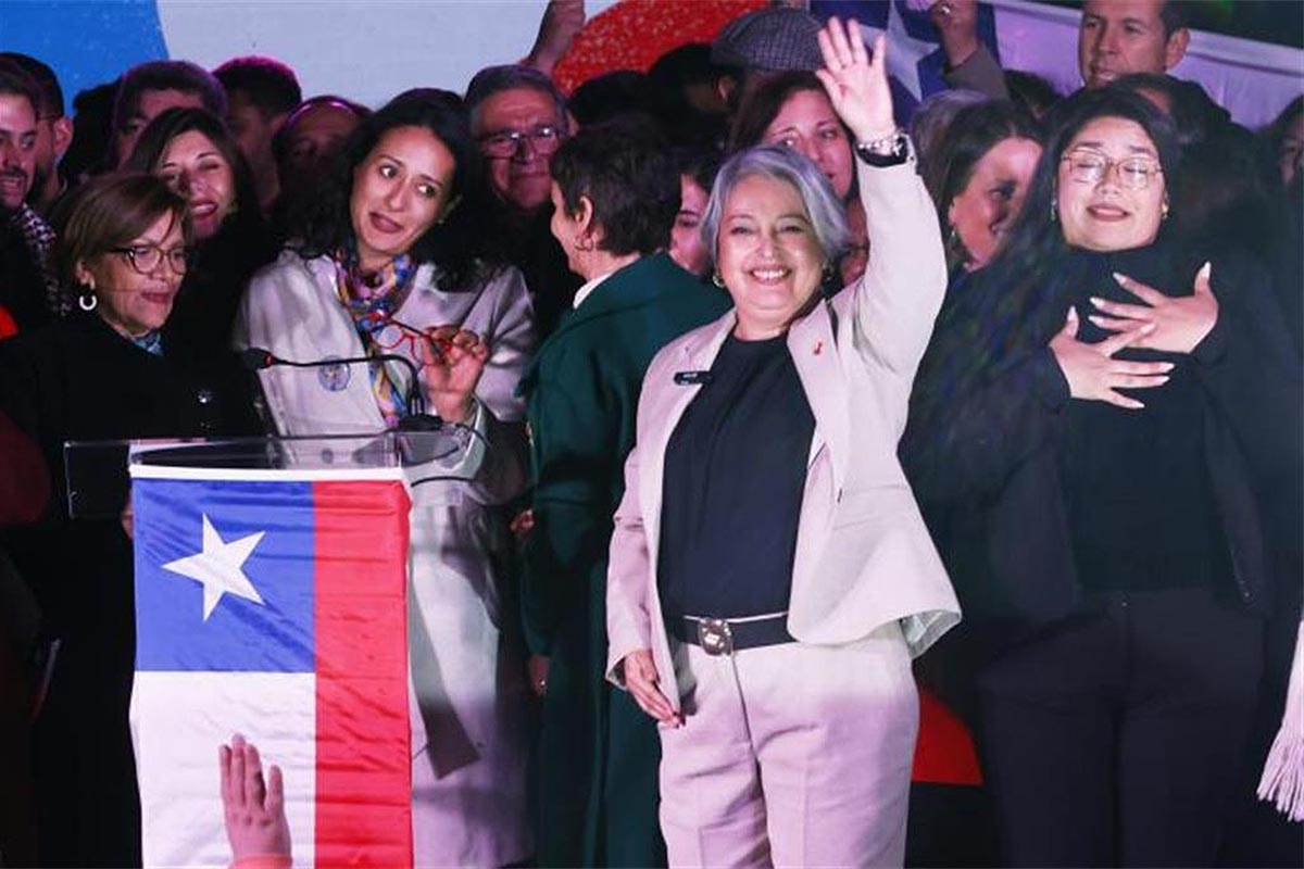 La dirigente comunista Jeannette Jara arrasó en las primarias y será la candidata del progresismo chileno