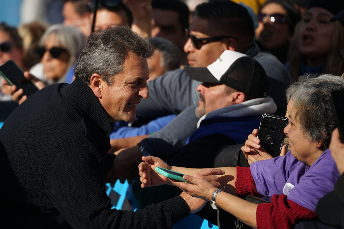 Se consolida la unión peronista: la "marcha del millón" reunió en Plaza de Mayo a referentes de todas las tribus 4 Se consolida la unión peronista: la "marcha del millón" reunió en Plaza de Mayo a referentes de todas las tribus