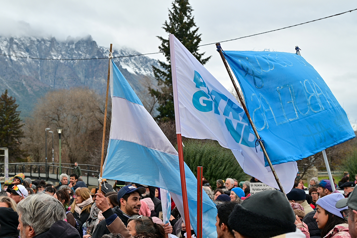 En la Patagonia también fueron miles los que tomaron las plazas en defensa de Cristina
