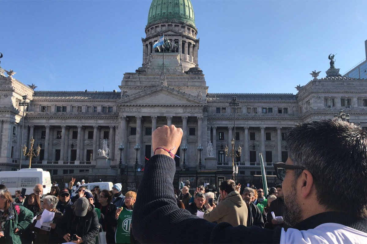 Presentan proyecto para alejar al país de los conflictos bélicos