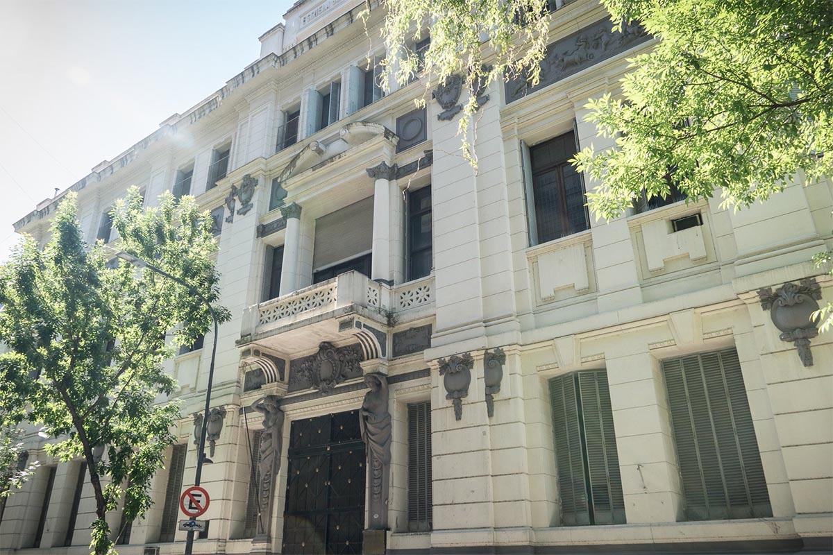 Ola de robos a estudiantes del Pellegrini: familias denuncian zona liberada y reclaman mayor seguridad