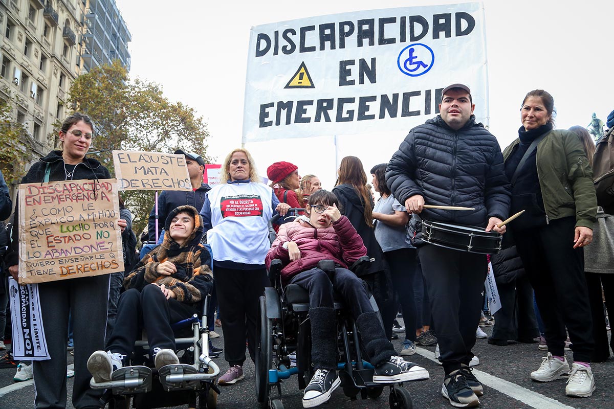 Abandono total: discapacidad se moviliza frente al ajuste y el silencio oficial 1 Abandono total: discapacidad se moviliza frente al ajuste y el silencio oficial