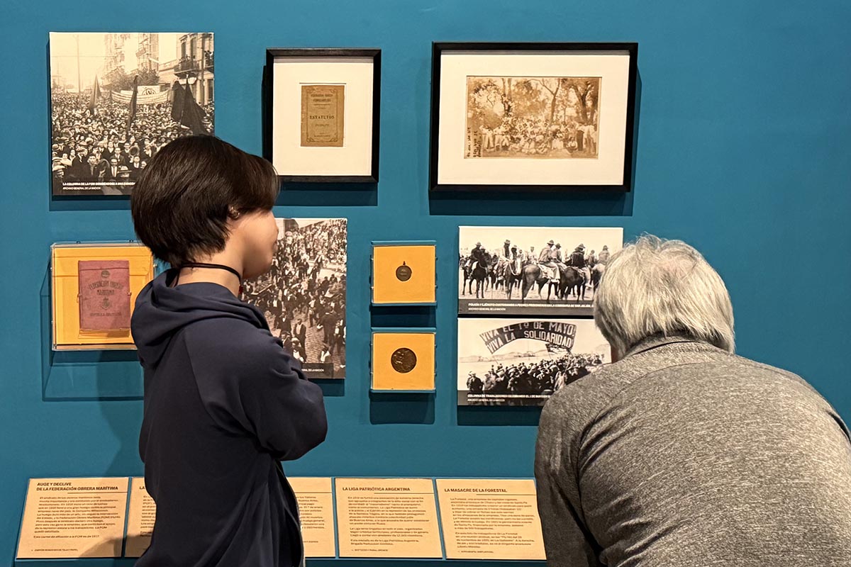 “Tiempo de multitudes”: visita guiada por la muestra que grafica cómo fue el período 1900-1955 en Argentina