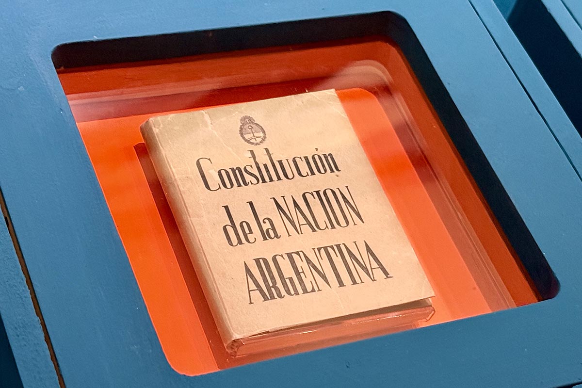 “Tiempo de multitudes”: visita guiada por la muestra que grafica cómo fue el período 1900-1955 en Argentina