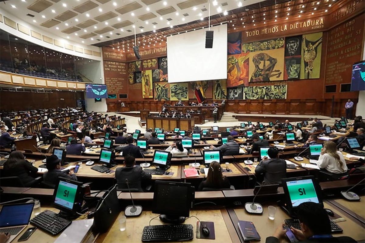 El Parlamento de Ecuador aprueba la instalación de bases militares extranjeras