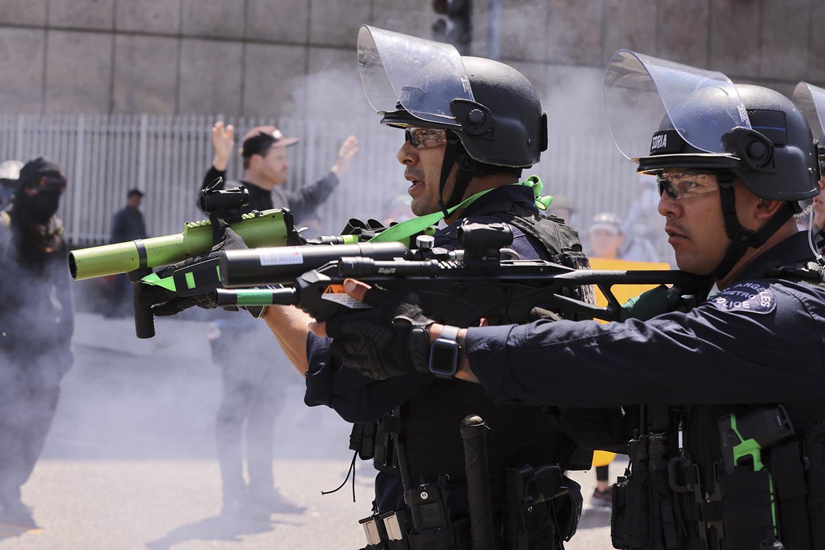 El gobernador de California se planta y acusa a Trump de antidemocrático