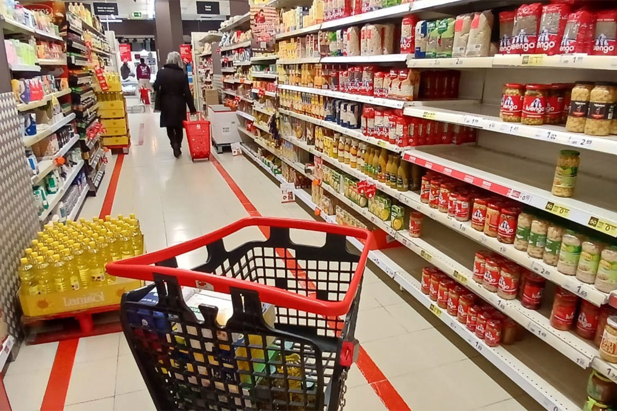 La incertidumbre movió a los consumidores en octubre, pero sin romper la tendencia al derrumbe