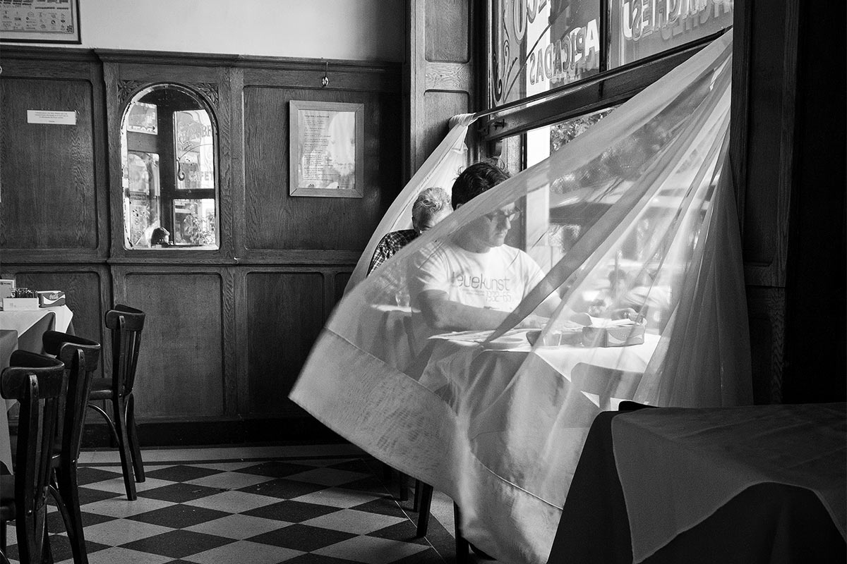  “Porteños”, una muestra que captura el modo de ser de los habitantes de la ciudad