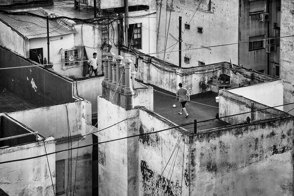  “Porteños”, una muestra que captura el modo de ser de los habitantes de la ciudad