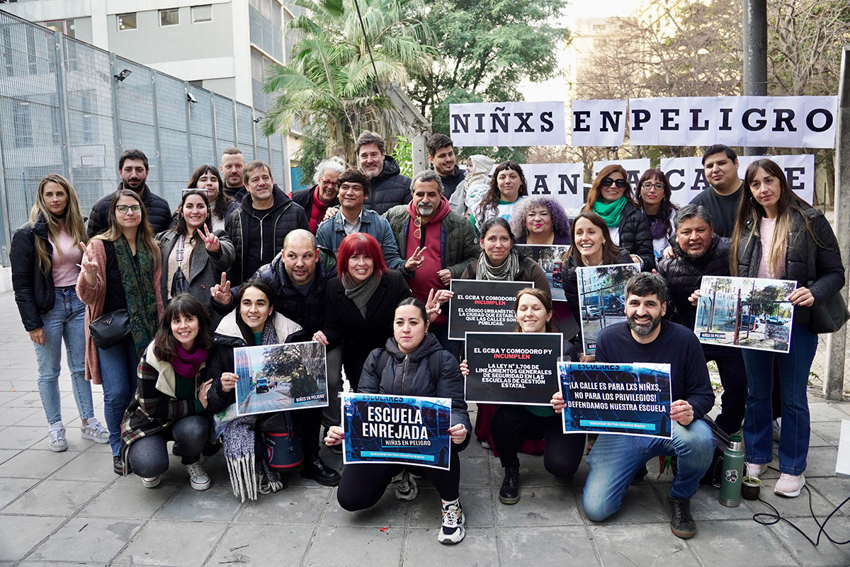 Polo Mugica: la comunidad educativa exigió a la Ciudad que quite la reja que encierra a la escuela