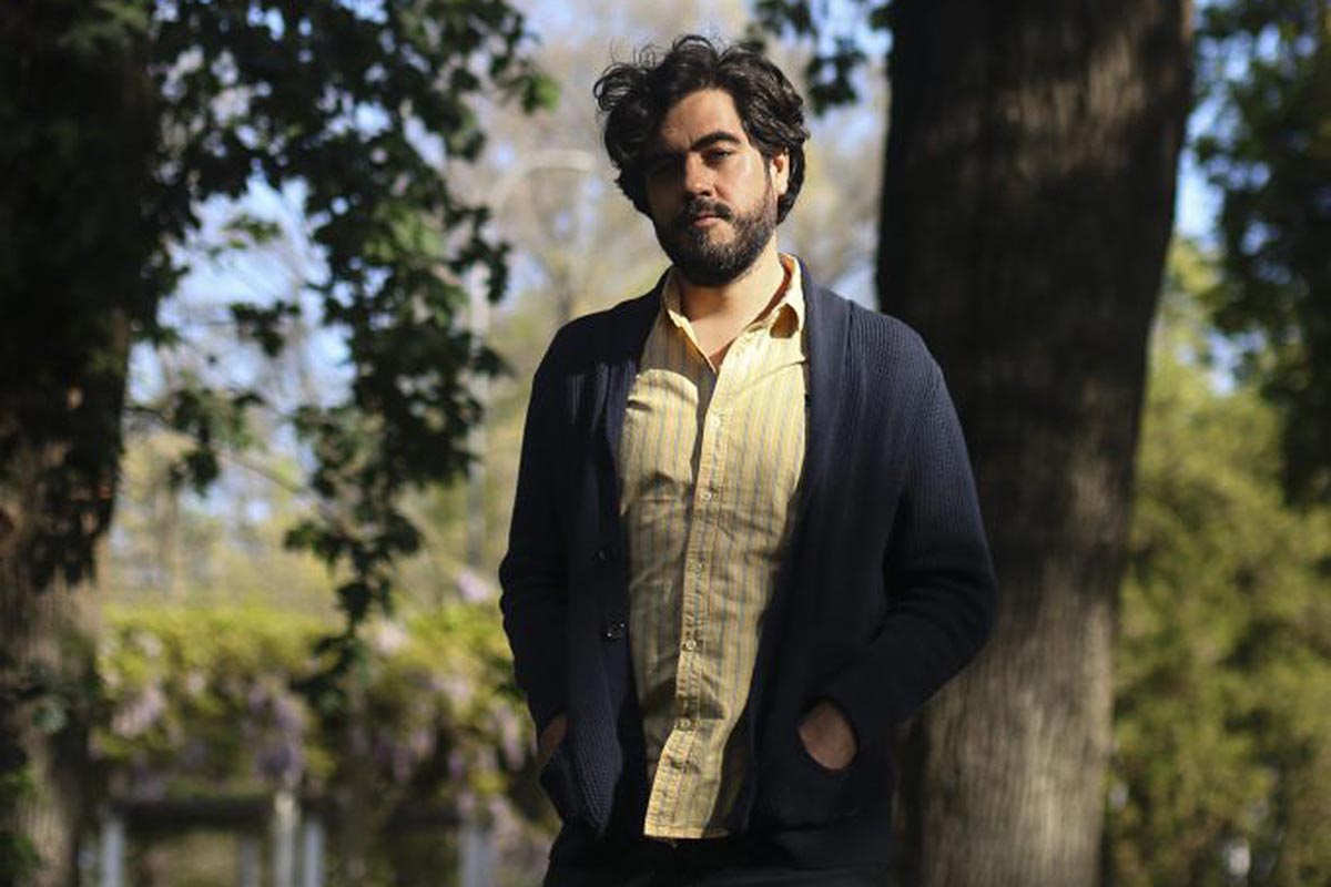 Diego Alfaro Palma: “Uno se ensucia las manos con tierra, del mismo modo que se las ensucia con tinta”