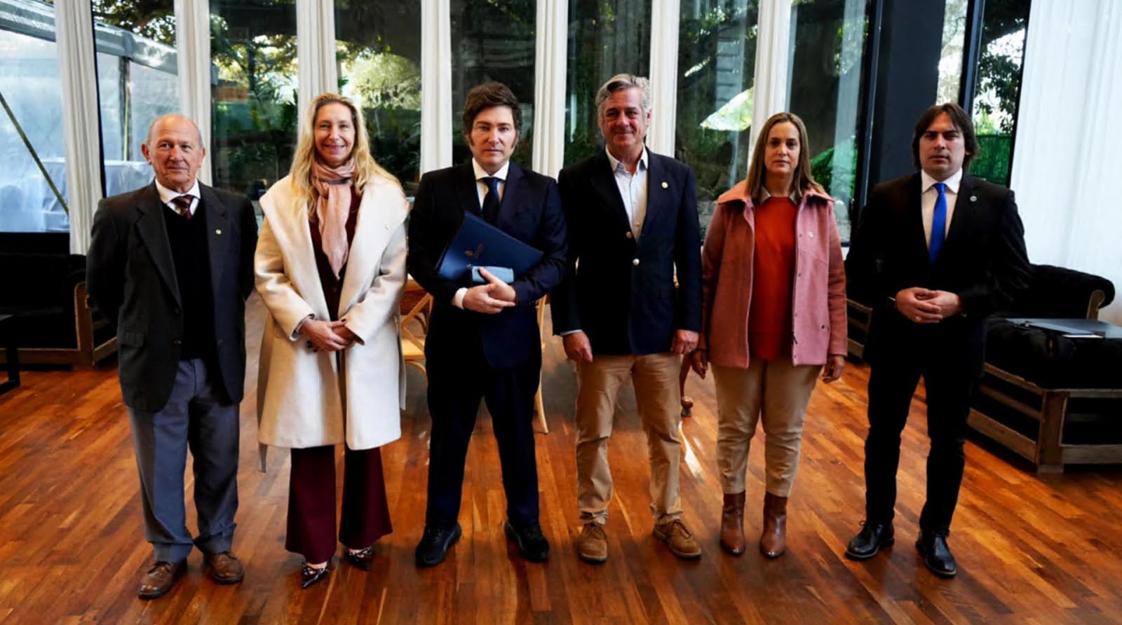 La Mesa de Enlace y los “defensores del campo” aceptaron el negociado sin chistar