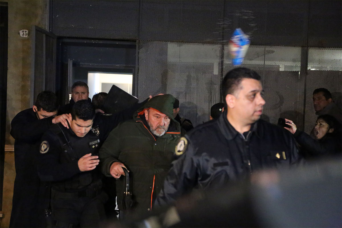 A nueve años del ataque de una patota a Tiempo, el juicio sigue paralizado por chicanas procesales